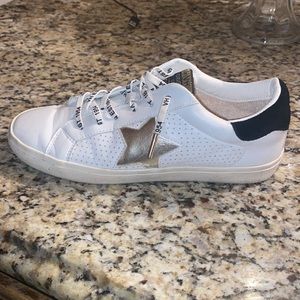 Size 10 white/gold vintage Havanas